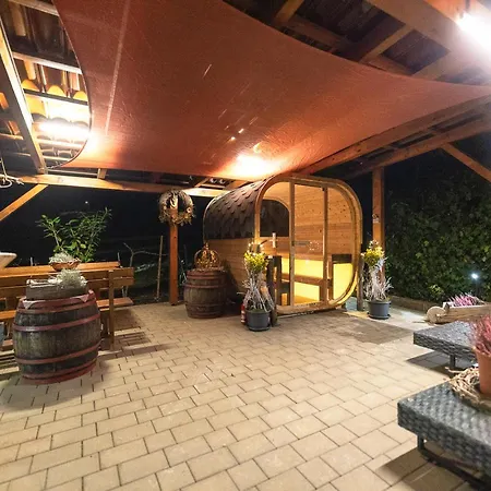 Weingarten & Auszeit With Private 아파트